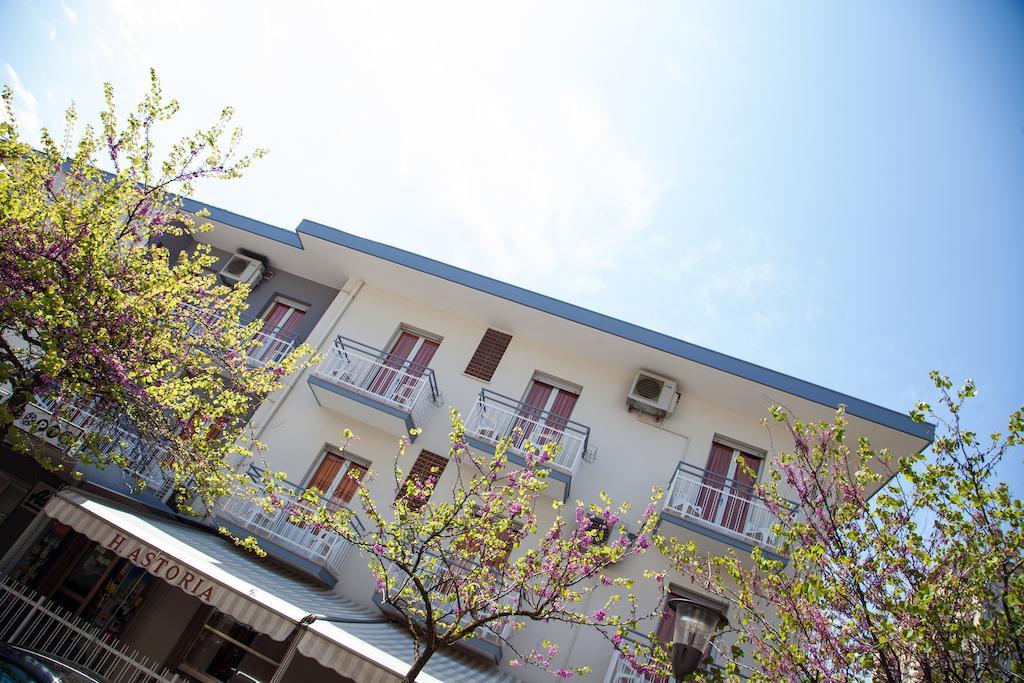 Hotel Astoria ริชชิโอเน ภายนอก รูปภาพ