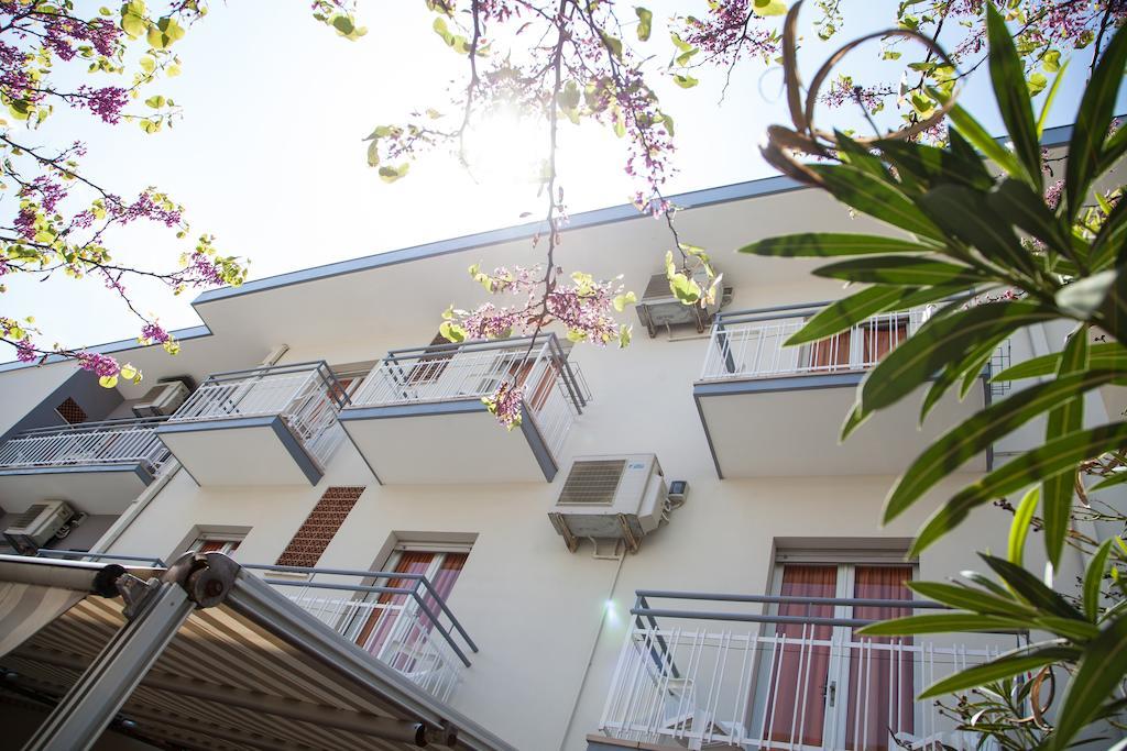 Hotel Astoria ริชชิโอเน ภายนอก รูปภาพ