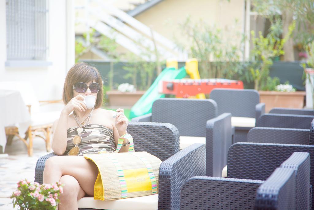 Hotel Astoria ริชชิโอเน ภายนอก รูปภาพ